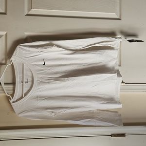 NWT Nike Womens T-shirt Size Medium